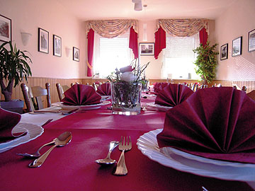 Bild:Gaststätte zur Linde Gedeckter Tisch